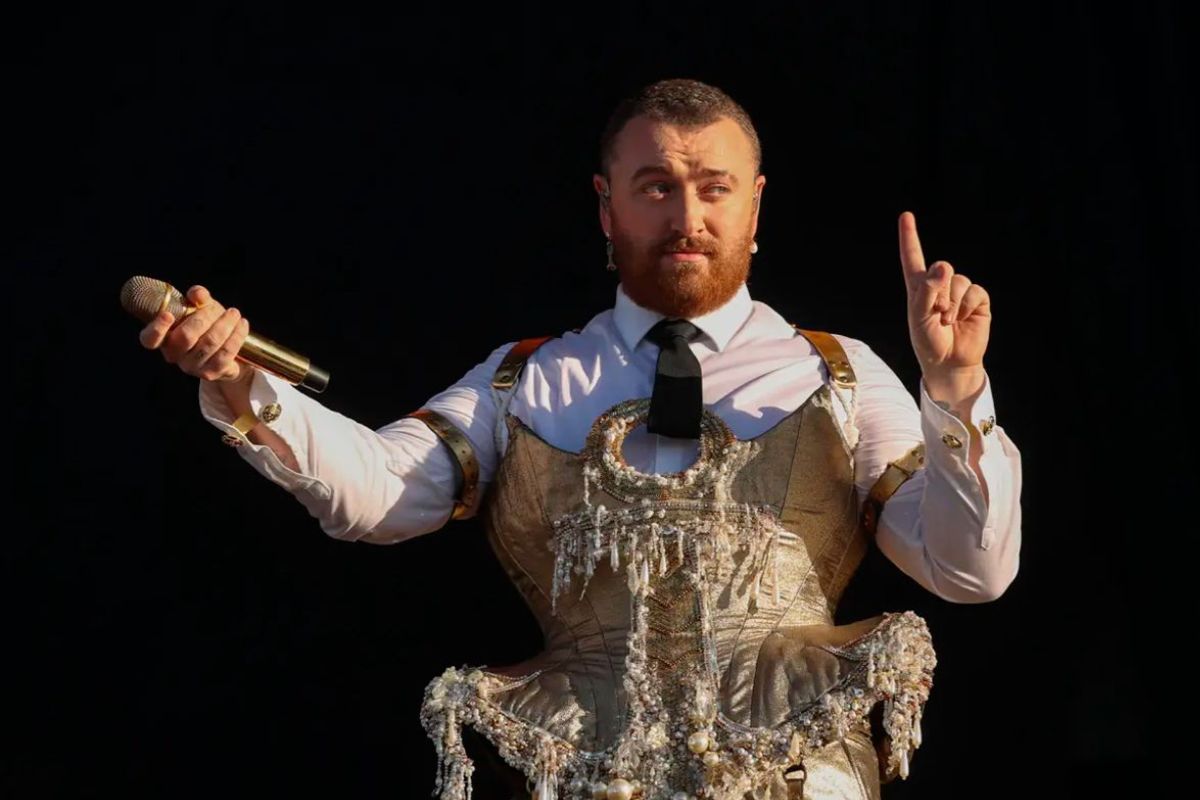 Sam Smith breaks down in tears at his concert in North America