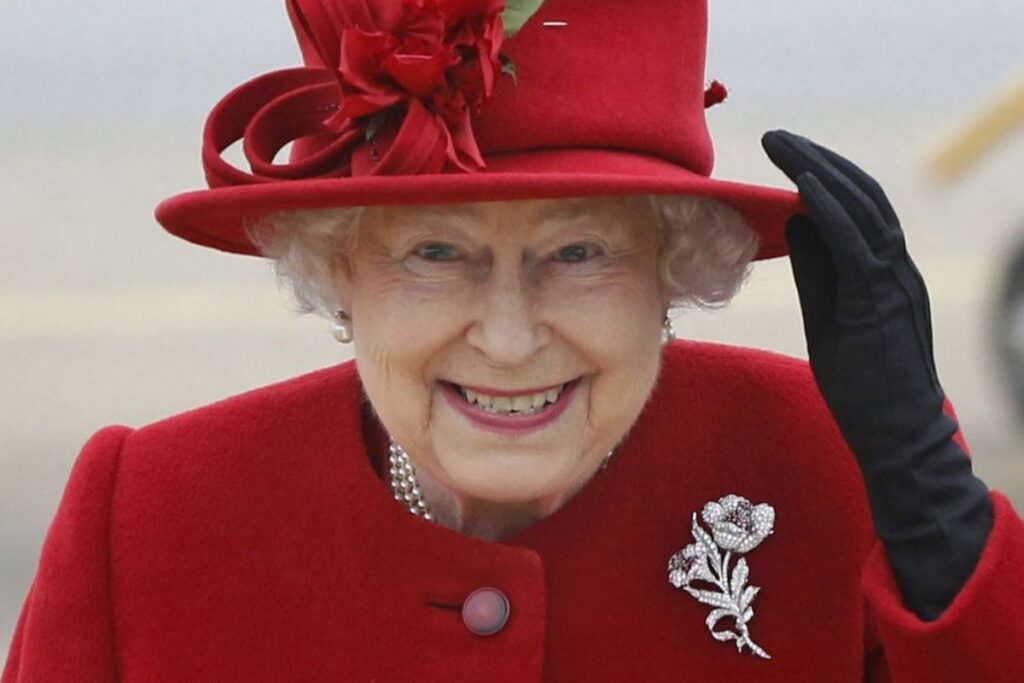 This could be the reason why Queen Elizabeth II had black hands days before her death