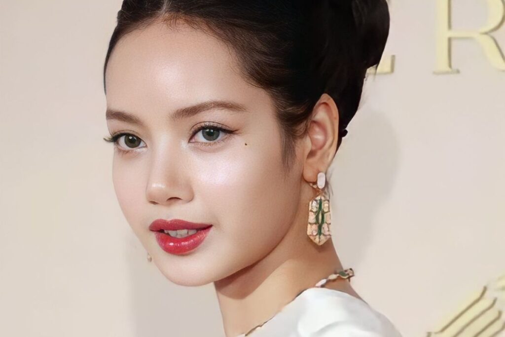 BLACKPINK's Lisa is going to be honored with an extraordinary award in her hometown