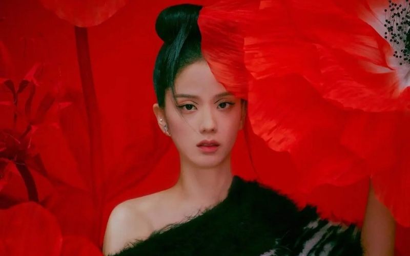 BLACKPINK’s Jisoo has broken a record on Spotify with her debut single, “FLOWER”