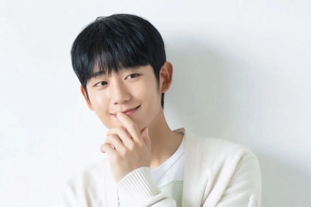 Jung Hae In of "Blood" is getting ready for a rom-com lead and we're all hyped!