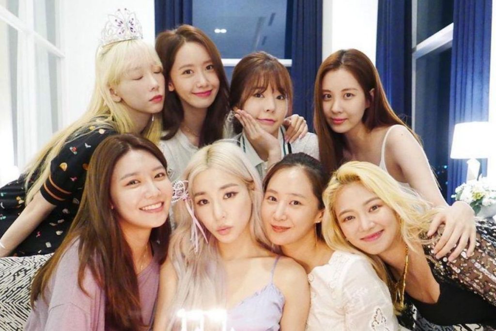 Members of Girls' Generation pull each other's hair in a fight that went viral