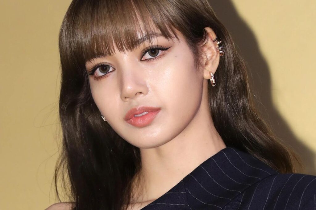 Parisian cabaret 'Crazy Horse' unveils photos of BLACKPINK's Lisa's show