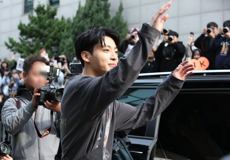 BTS' Jungkook draws attention again for the way he treats his fans