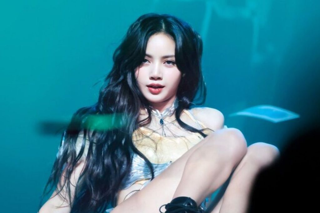 BLACKPINK's Lisa would have taken a private jet to Paris to celebrate her boyfriend's birthday