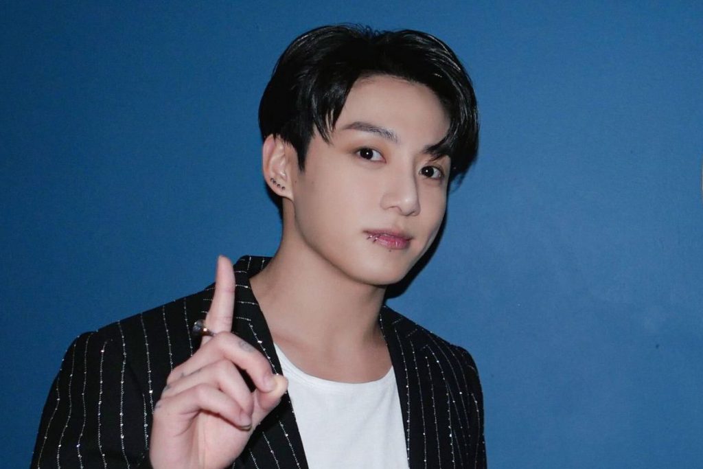 BTS' Jungkook worries fans as he was spotted limping amid airport harassment