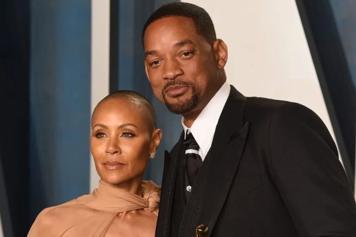 Jada and Will Smith pose happily for Thanksgiving