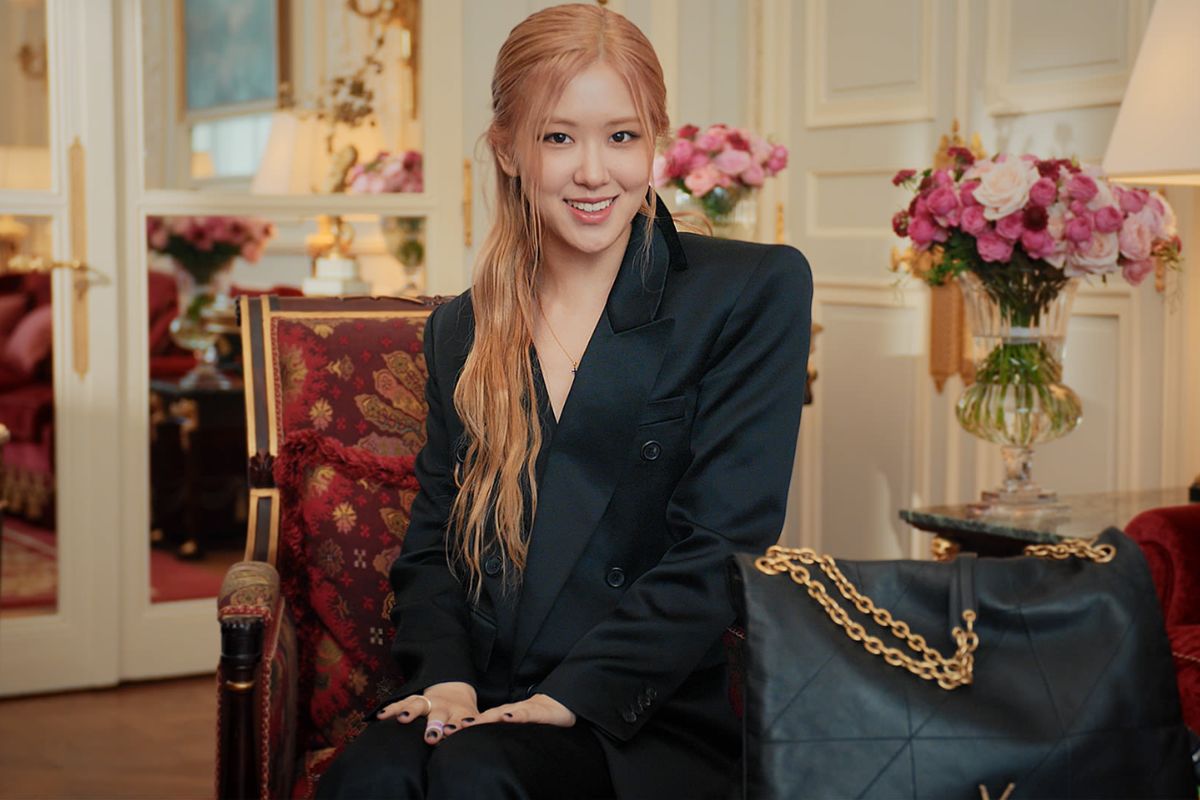 Rosé of BLACKPINK gives a speech at an important event in the United States