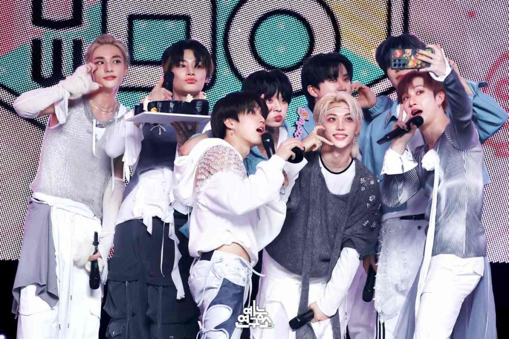 Stray Kids drop the behind the scenes video to ＜樂-STAR＞ SKZFLIX