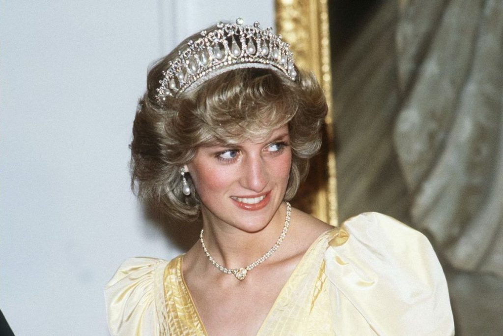 A historic record was broken after a dress worn by Princess Diana was sold for a millionaire's sum