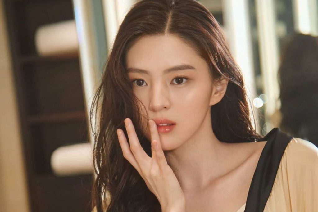Actress Han So Hee is under fire for accusations of being anti-Japanese after a controversial post