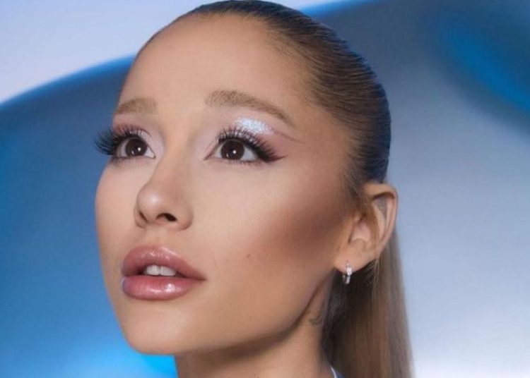 Ariana Grande drops new photos in her studio, is new music coming?