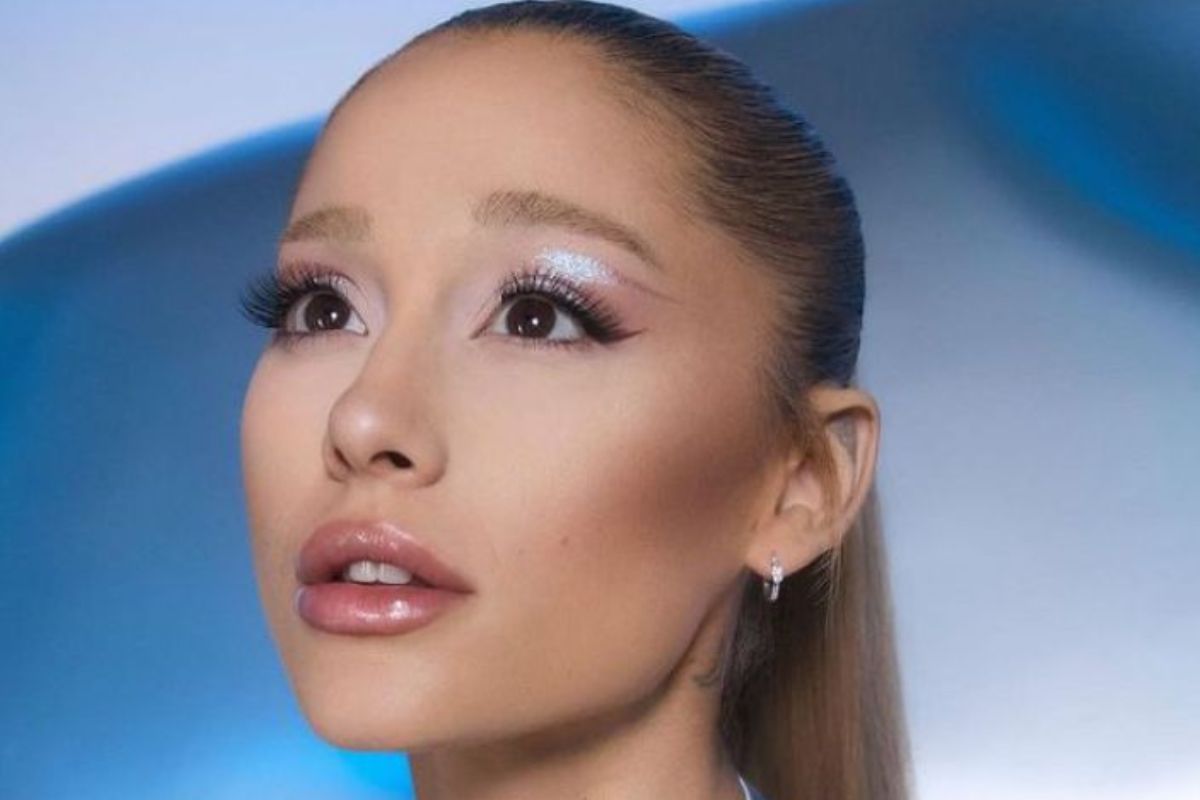 Ariana Grande drops new photos in her studio, is new music coming