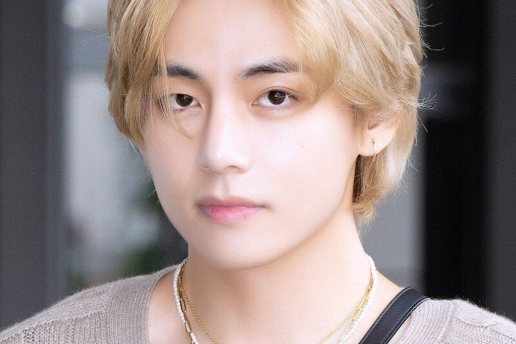 BTS' V's school friends say goodbye to him as he enlists in the military