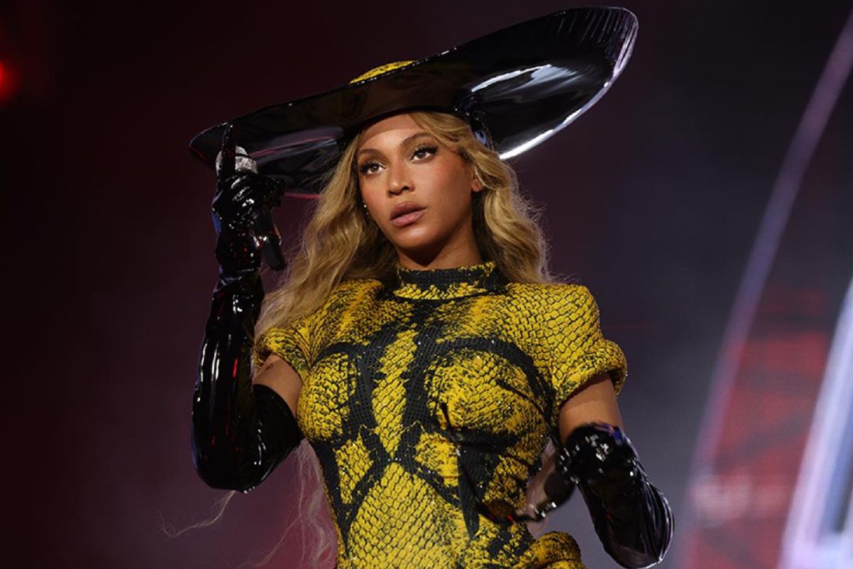 Beyonce's house burns down during the Christmas Day