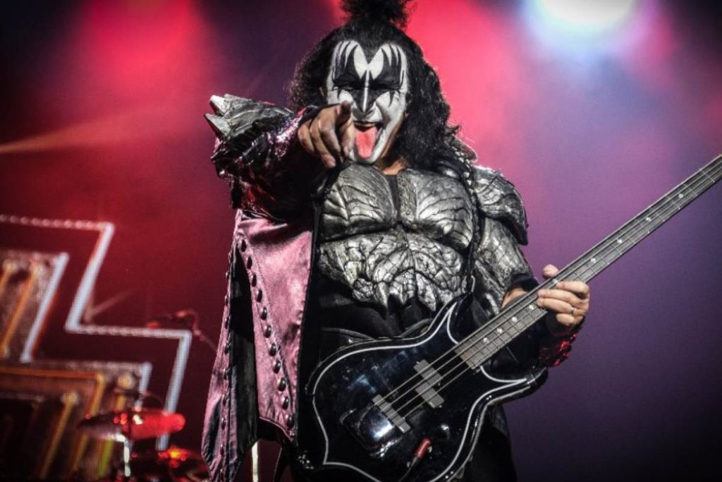 Kiss says goodbye to the stage forever