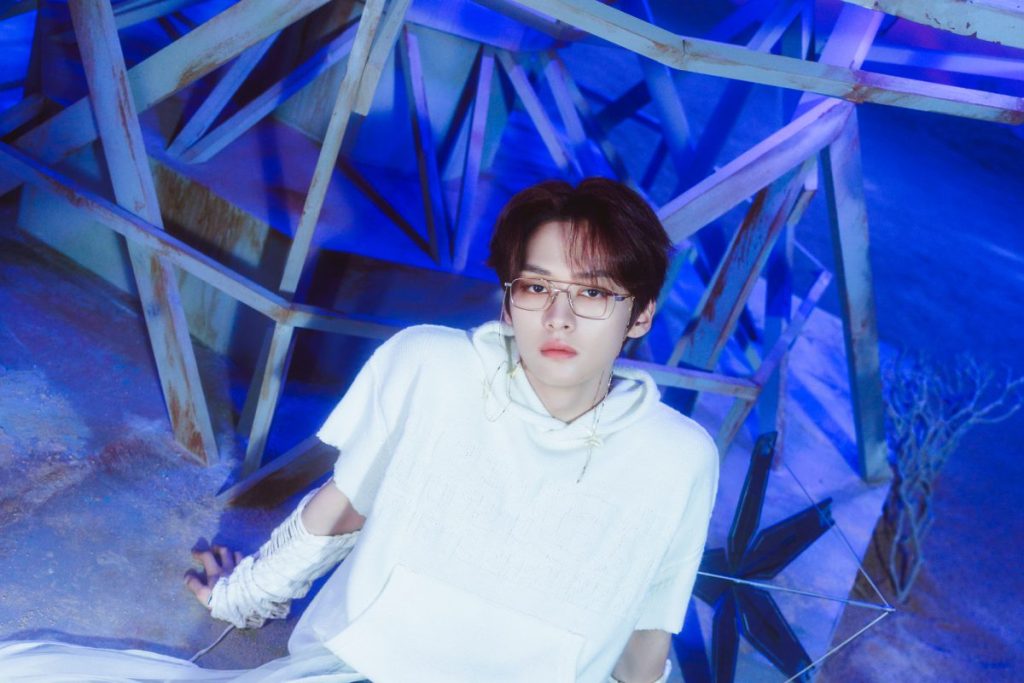 Lee Know of Stray Kids to recover after injuring his hand