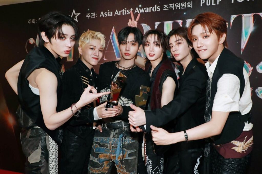 One of BOYNEXTDOOR's bodyguards attacks a fan