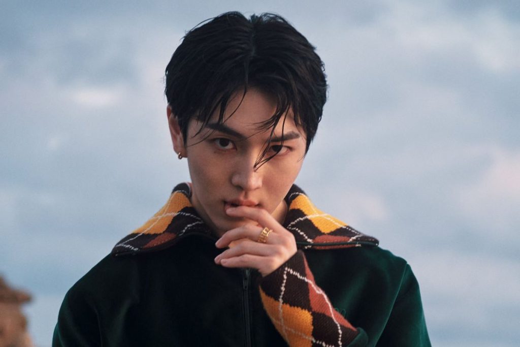 Pentagon's Kino thrills fans with announcement of his solo agency NAKED