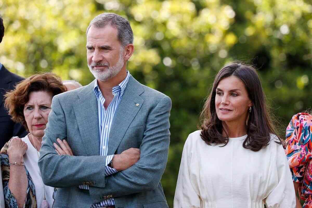 Queen Letizia of Spain planned to divorce the king to escape with her lover