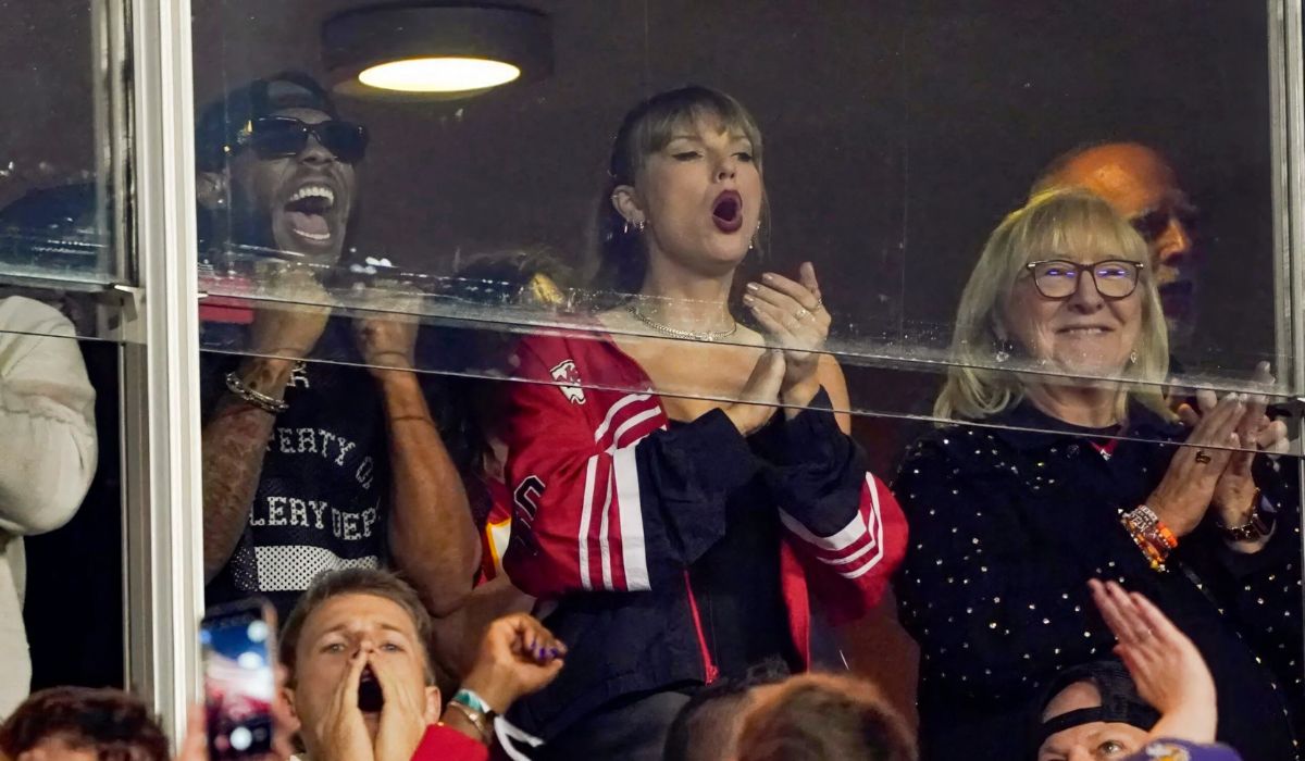 Taylor Swift shares Christmas by Travis Kelce's side and the photos show their love