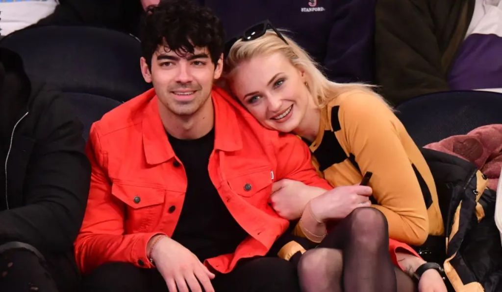 Sophie Turner will spend Christmas and New Year with her daughters in England and without Joe Jonas