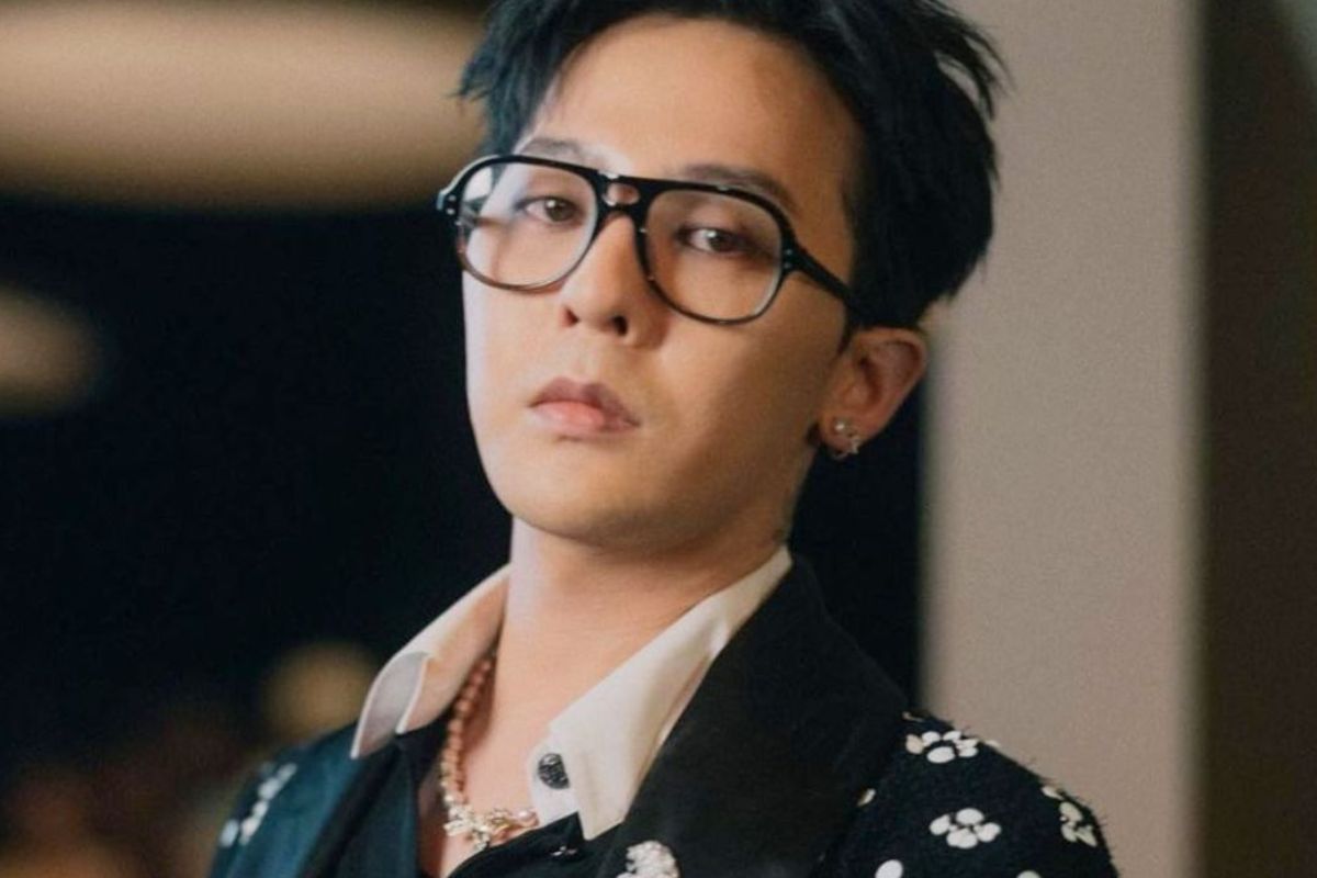 G-Dragon is spotted before flight to the United States for CES 2024