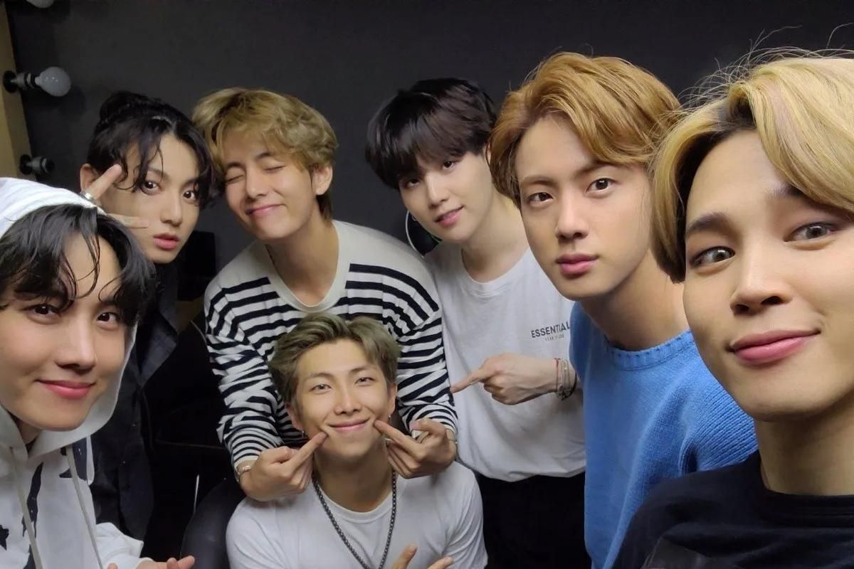 Has BTS had gay affairs within the same group?