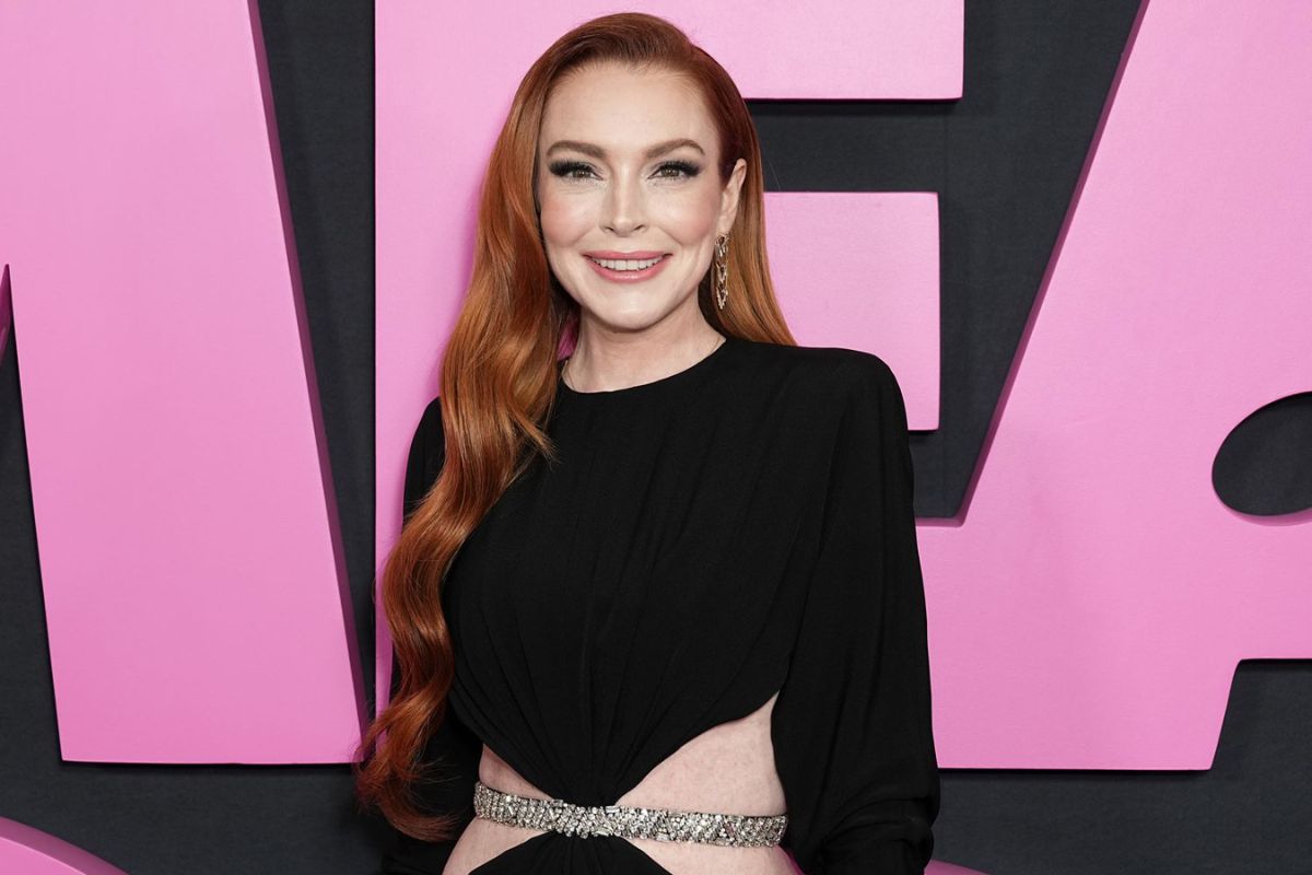 Lindsay Lohan dazzles on the red carpet of the new Mean Girls movie