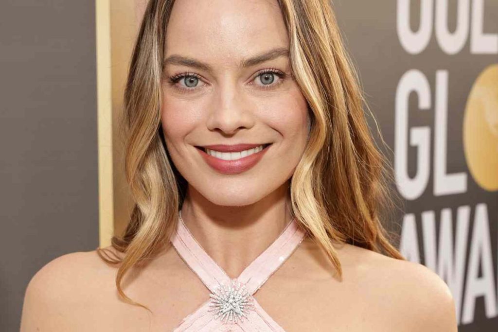 Margot Robbie leaves behind the “Barbie” energy with a new Schiaparelli black dress