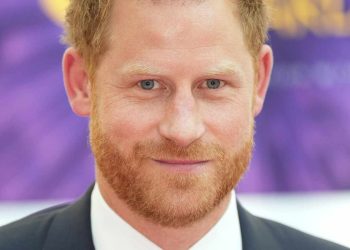 Prince Harry abandons the libel case against Mail on Sunday hours before the trial