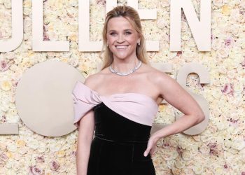 Reese Witherspoon defends her decision to eat snow after her TikTok recipe caused controversy