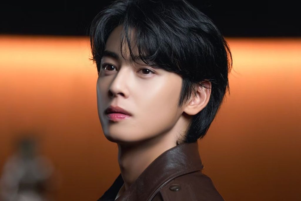 ASTRO's Cha Eunwoo breaks down in tears during the first concert of his solo tour