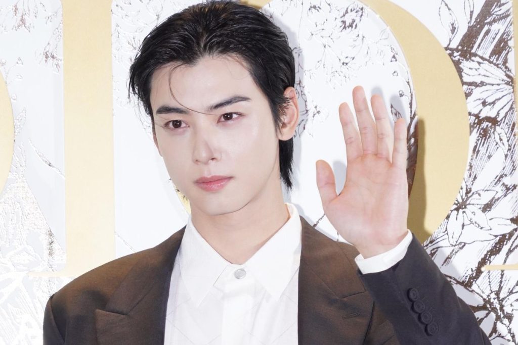 ASTRO's Cha Eunwoo reacts to hot dating rumors linking him with a beautiful actress