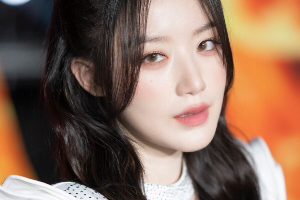 (G)I-DLE's Shuhua admitted she felt embarrassed to perform in front of her family