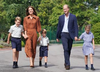 Prince William and Kate Middleton visit Oxfordshire school for their kids