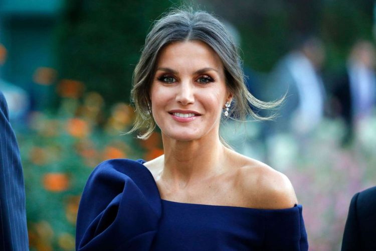 Queen Letizia suffers a wardrobe accident amid an important event