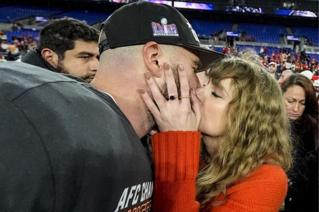 Travis Kelce reacts to Taylor Swift's 2024 Grammy win