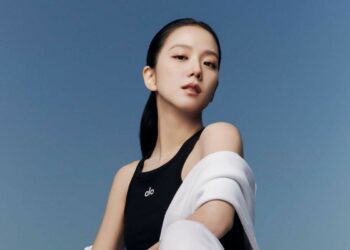 BLACKPINK's Jisoo fans are amazed by the idol's brother's stunning physique