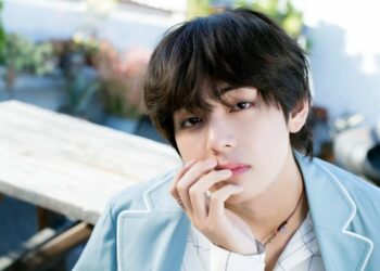BTS’ V reaches the top of iTunes Charts worldwide with “FRI(END)S”