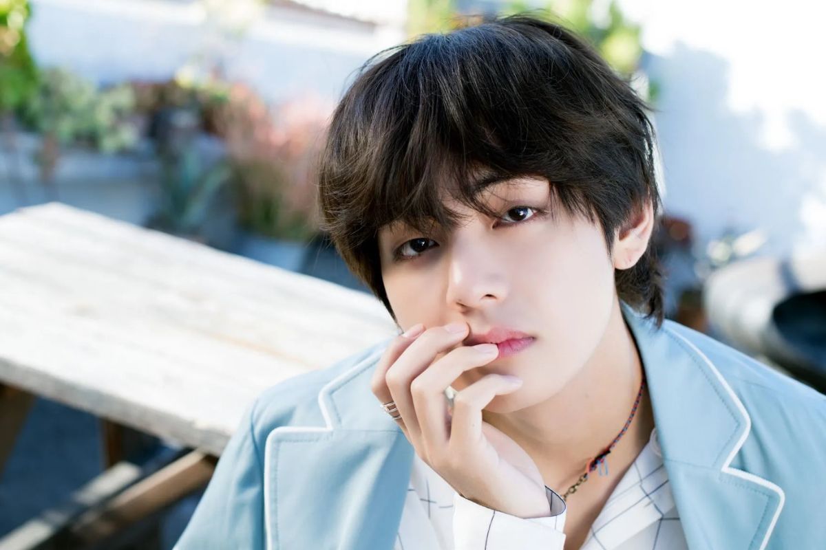 BTS’ V reaches the top of iTunes Charts worldwide with “FRI(END)S”