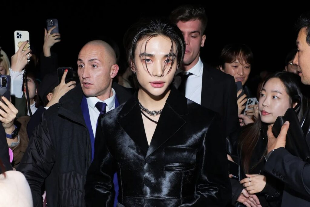 JYP Entertainment is attacked for allegedly not providing a stylist to Stray Kids' Hyunjin at the Versace event