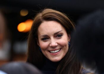 Kensington Palace released the first official photo of Kate Middleton since her surgery