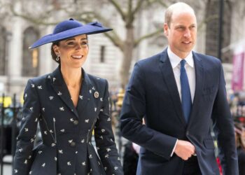 Prince William is criticized for not appearing with Kate Middleton when she announced that she has cancer