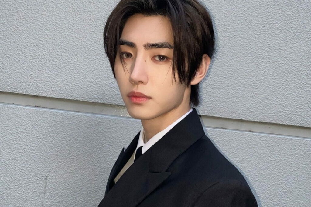 A security guard manhandles ENHYPEN’s Sunghoon