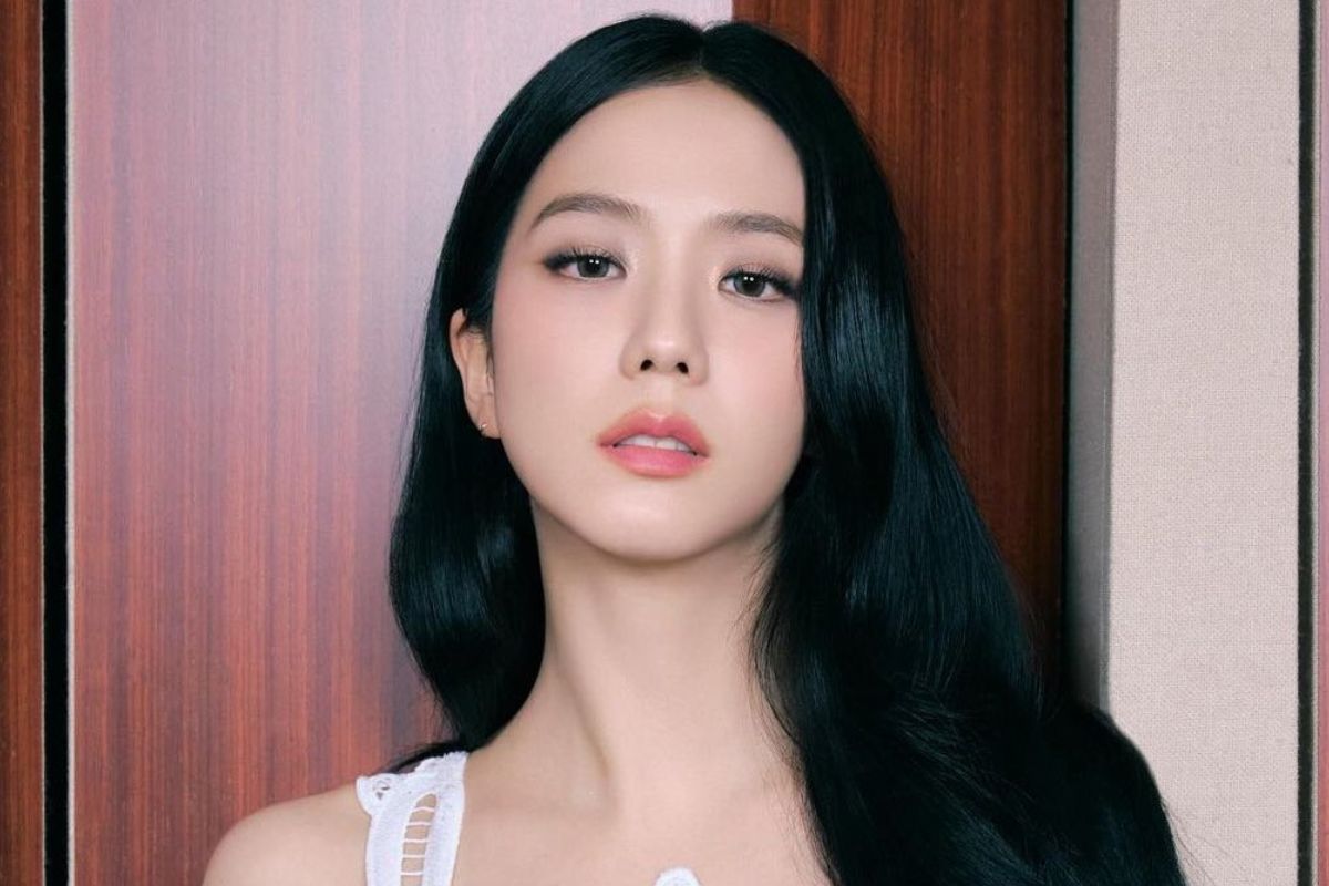 BLACKPINK's Jisoo is the new face of British fashion brand self-portrait