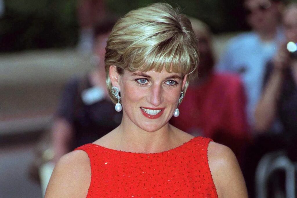 Discover the origins of the Dior bag created especially for Princess Diana, which is still a fashion trend
