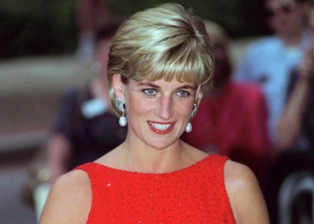 Discover the origins of the Dior bag created especially for Princess Diana, which is still a fashion trend