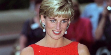 Discover the origins of the Dior bag created especially for Princess Diana, which is still a fashion trend