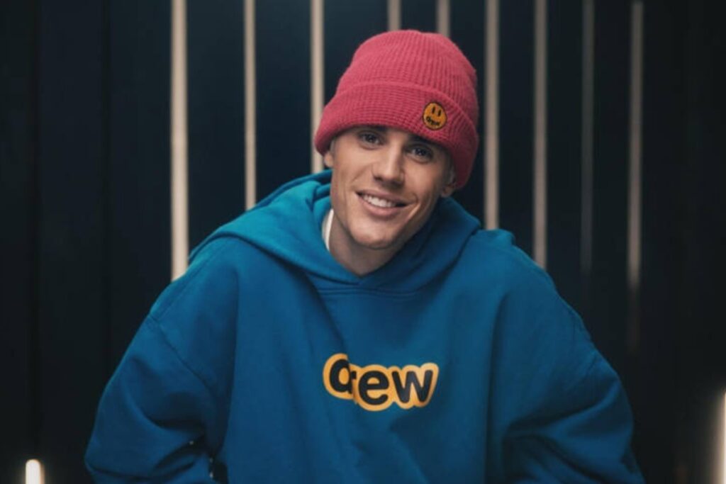 Justin Bieber worries fans after sharing photos crying